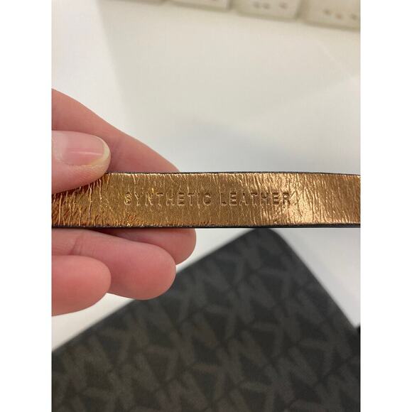 MICHAEL KORS SIGNATURE PRINT SAFFIANO LEATHER FANNY PACK - Picture 7 of 9